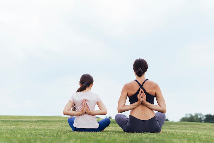 Ten-Minute Desk Yoga Routine for the Office